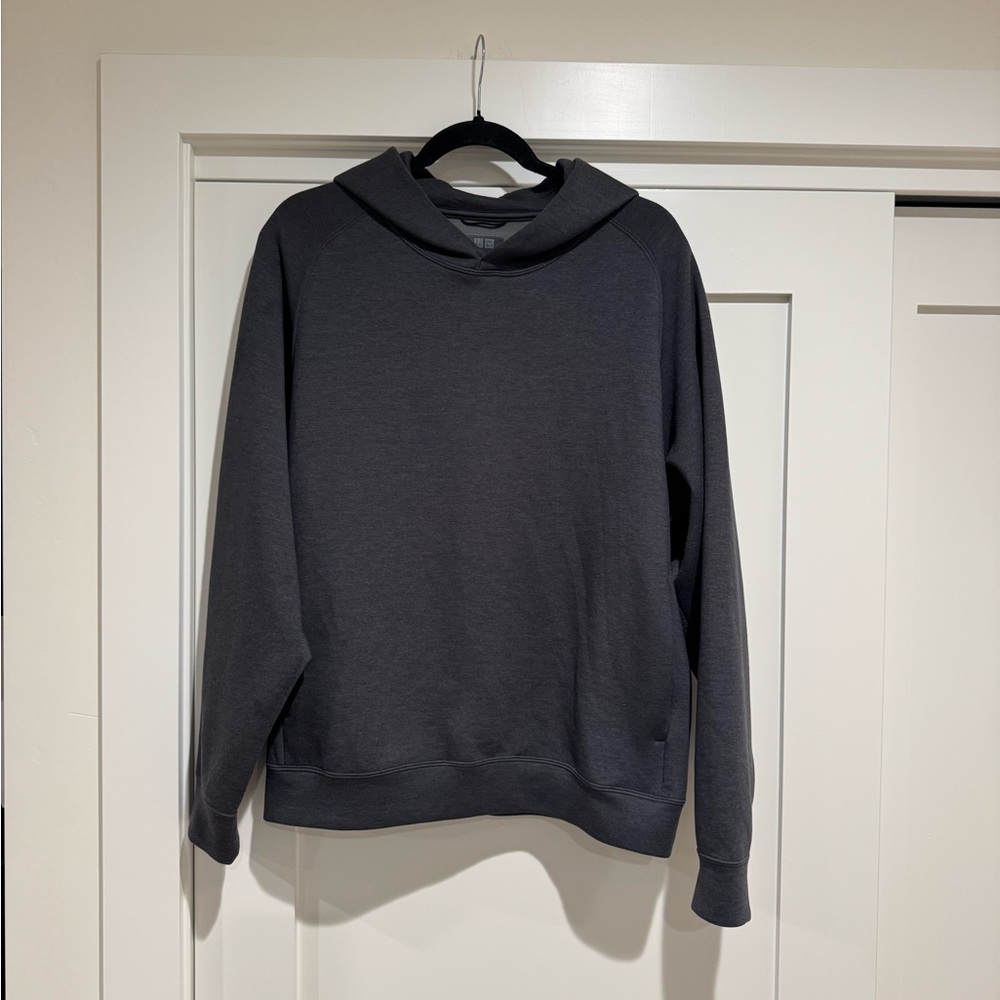 Uniqlo Men’s Ultra Stretch Dry Sweat Pullover Hoodie
Dark Gray Size M